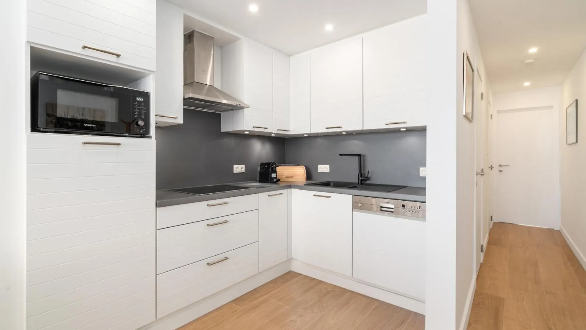 Renovated Central Seaview Appartment 